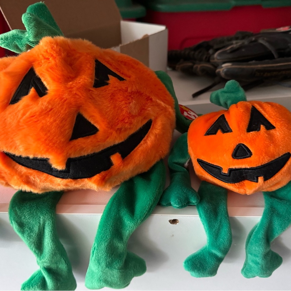 Beanie baby set pumpkins big and small